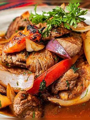 Tacu-Tacu con Lomo Saltado