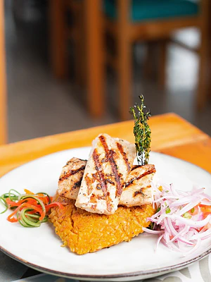 Tacu-Tacu con Filete de Pescado a la Plancha