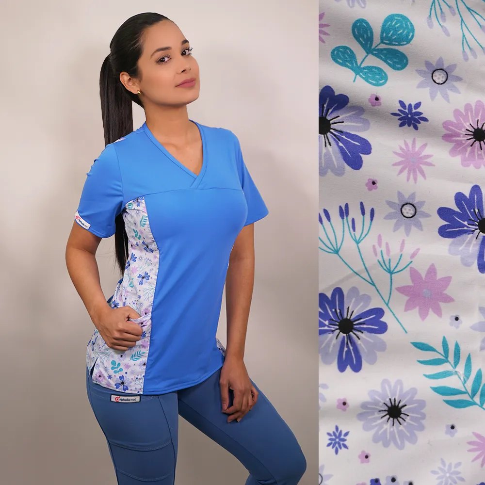 Delantal Elasticado Mujer con Aplicación Estampada al Costado Celeste — libreta de bolsillo para estudiantes de enfermería | Enfermera Rosada (1)