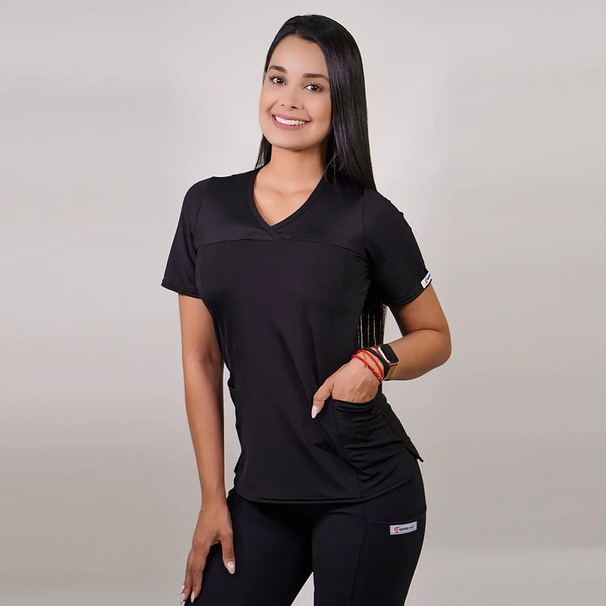 Dúo Clínico Delantal Elasticado + Pantalón Flexxy Negro — libreta de bolsillo para estudiantes de enfermería | Enfermera Rosada (2)
