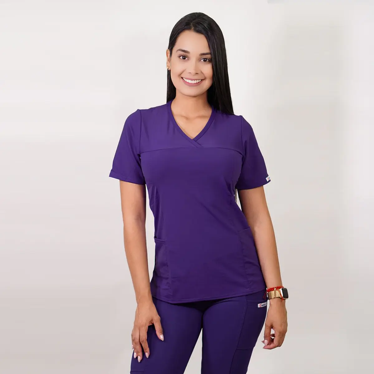 Dúo Clínico Delantal Elasticado + Pantalón Roma Morado — libreta de bolsillo para estudiantes de enfermería | Enfermera Rosada (2)