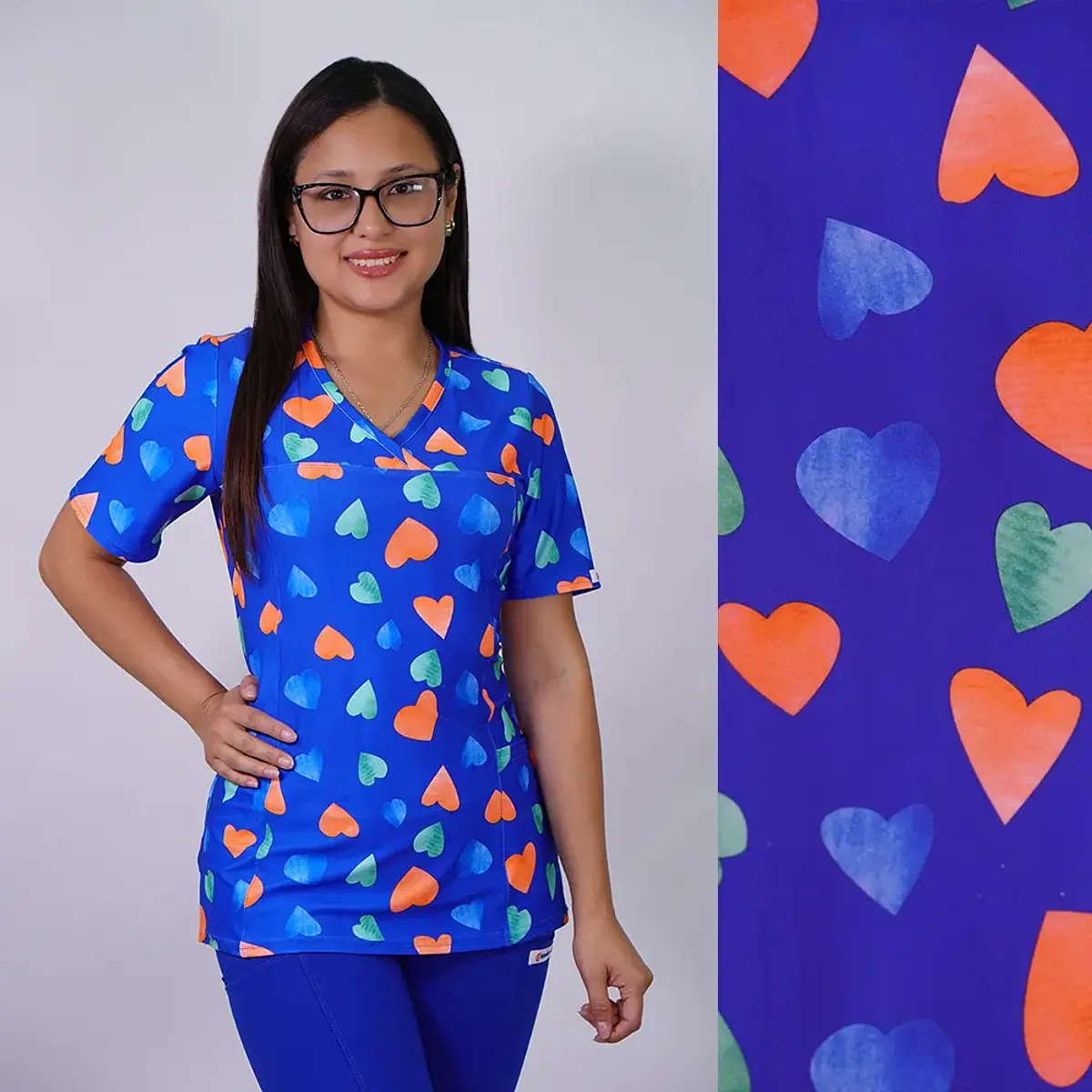 Delantal Elasticado Estampado Mujer Corazones Azul Rey — libreta de bolsillo para estudiantes de enfermería | Enfermera Rosada (1)