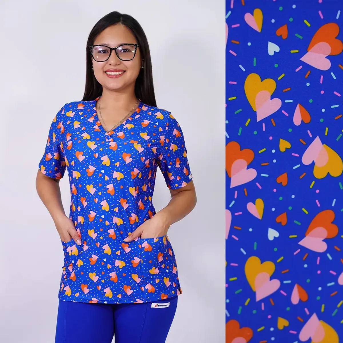 Delantal Elasticado Estampado Mujer Azul Rey 2537 — libreta de bolsillo para estudiantes de enfermería | Enfermera Rosada (1)