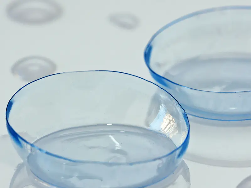 ¿Por qué debes retirar tus lentes de contacto antes de la consulta?