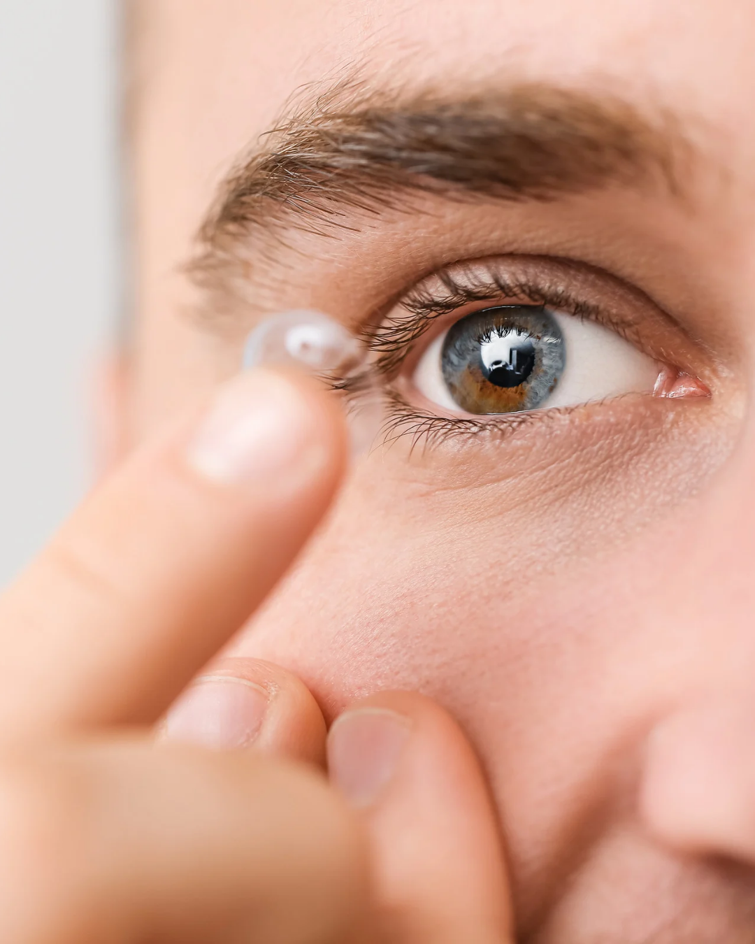 ¿Por qué veo mucho mejor con lentes rígidos o esclerales que con lentes blandos?