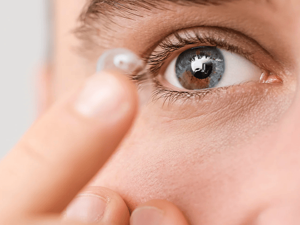 ¿Por qué veo mucho mejor con lentes rígidos o esclerales que con lentes blandos?