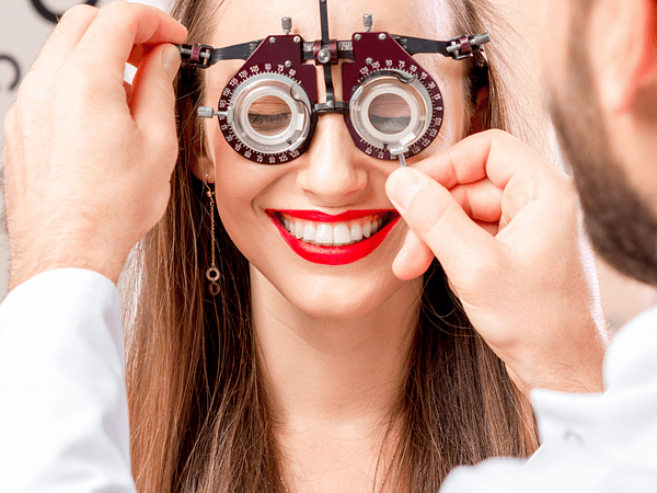 ¿Por qué mi receta de anteojos no sirve para comprar lentes de contacto?