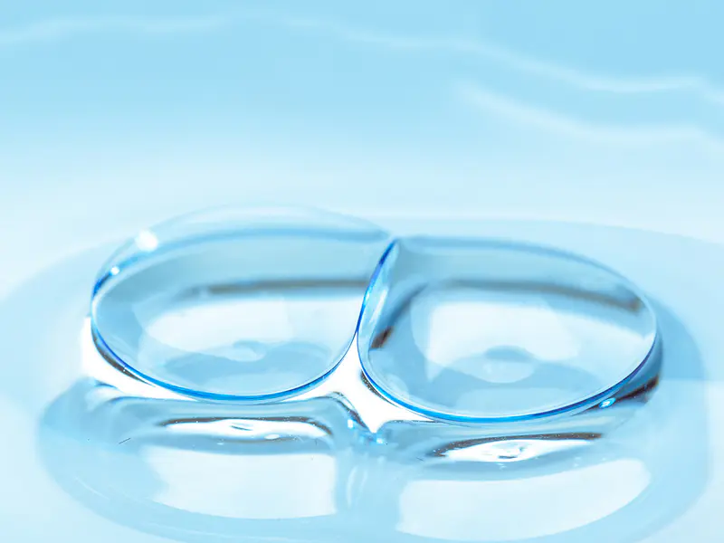 ¿Por qué los lentes Tóricos son más gruesos que los Esféricos?