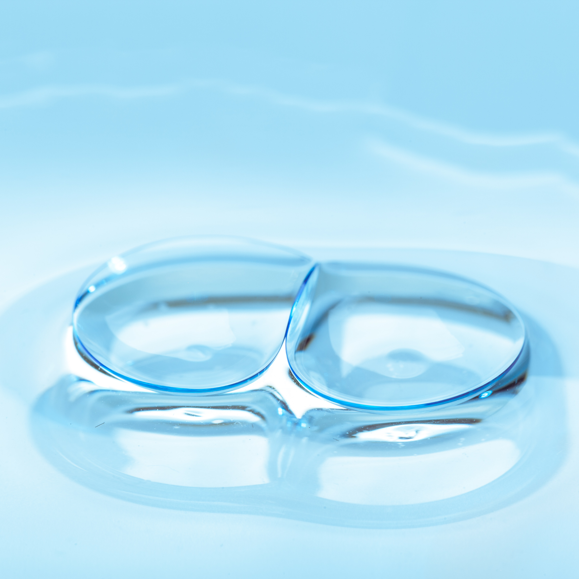 ¿Por qué los lentes Tóricos son más gruesos que los Esféricos?