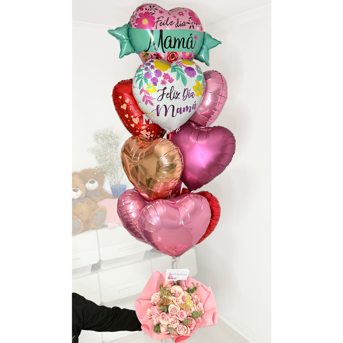 Ramo de 24 Rosas, Eucalipto más 10 Globos con helio. 2