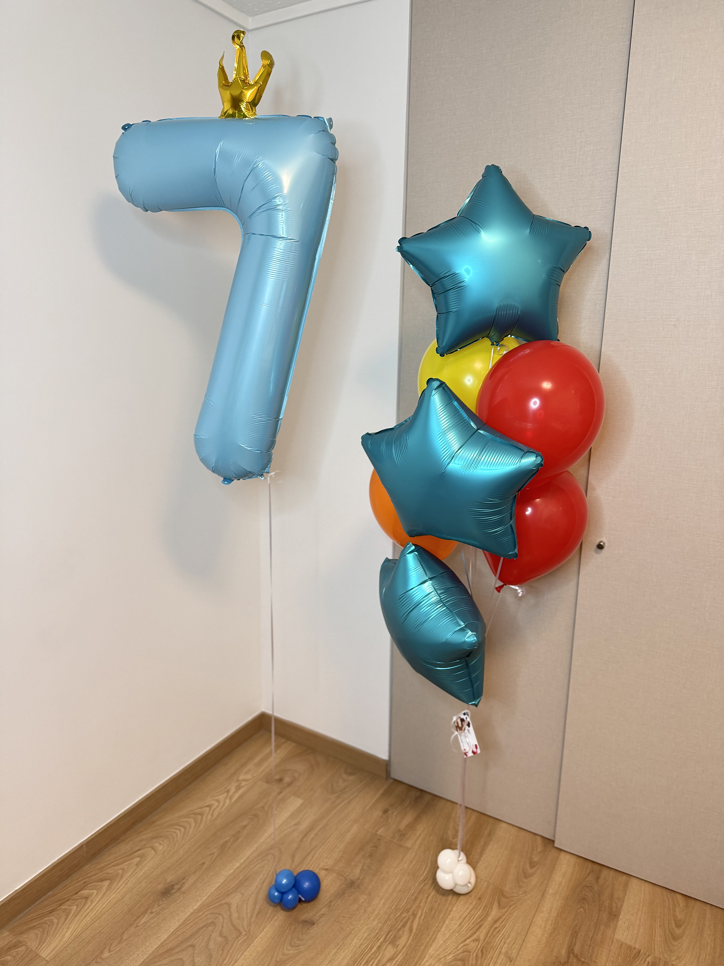 Globo Número Foil más Racimo de 7 Globos Mixtos 2