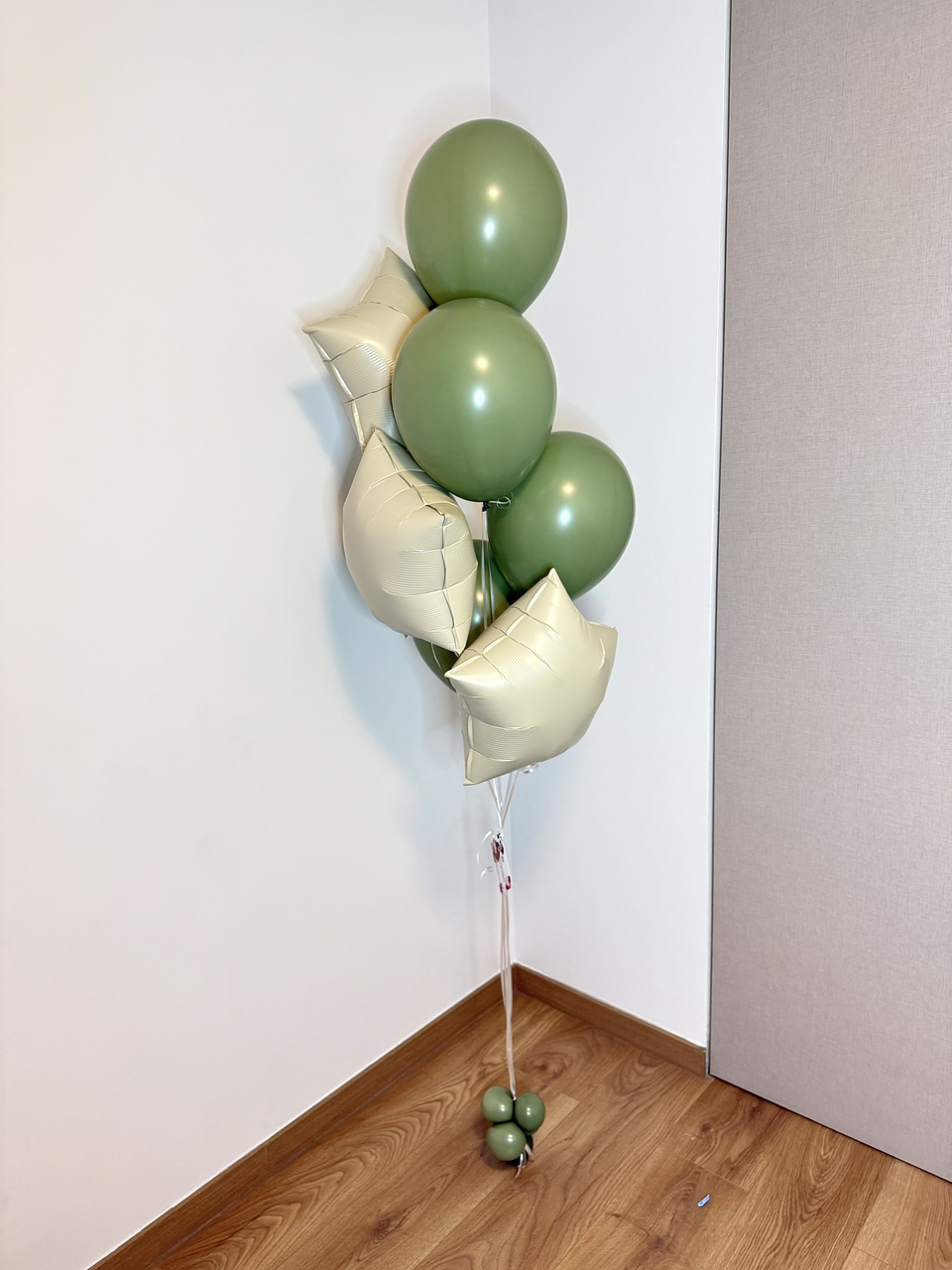 Globo Látex Verde Eucalipto 30cm con Helio 2