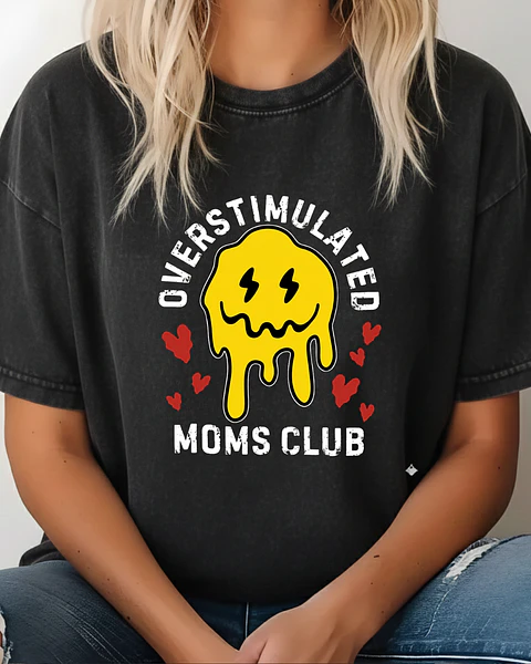 Polera "Overstimulated Moms Club" — Estampado Divertido para Mamá