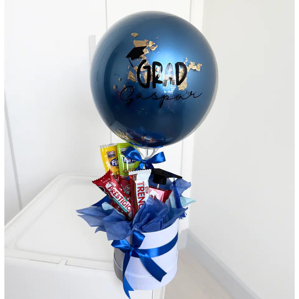 Box de Graduación con Chocolates, Dulces y Globo Burbuja Personalizado 1