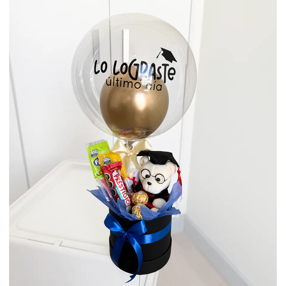 Box de Graduación con Oso Peluche, Chocolates y Globo Burbuja Personalizado 1