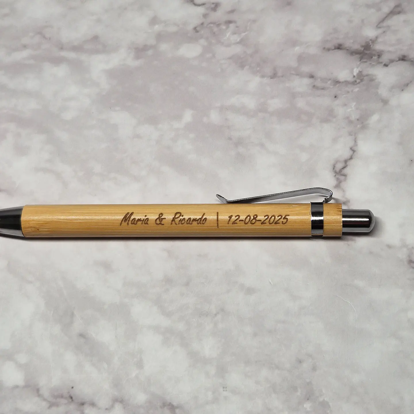Bolígrafo de bambú personalizable 4