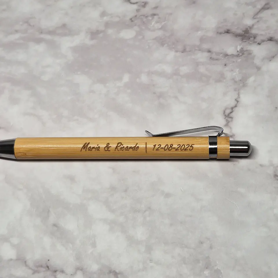 Bolígrafo de bambú personalizable 4