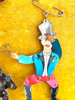 Muñecos articulados de lata