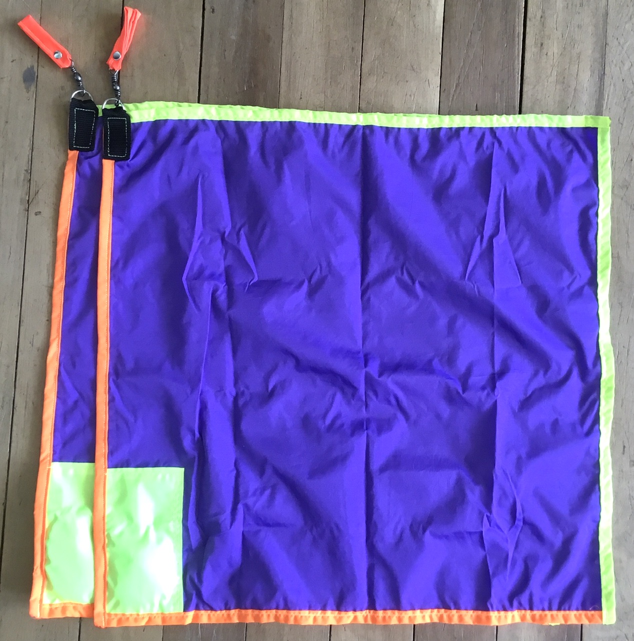 Banderas Moradas