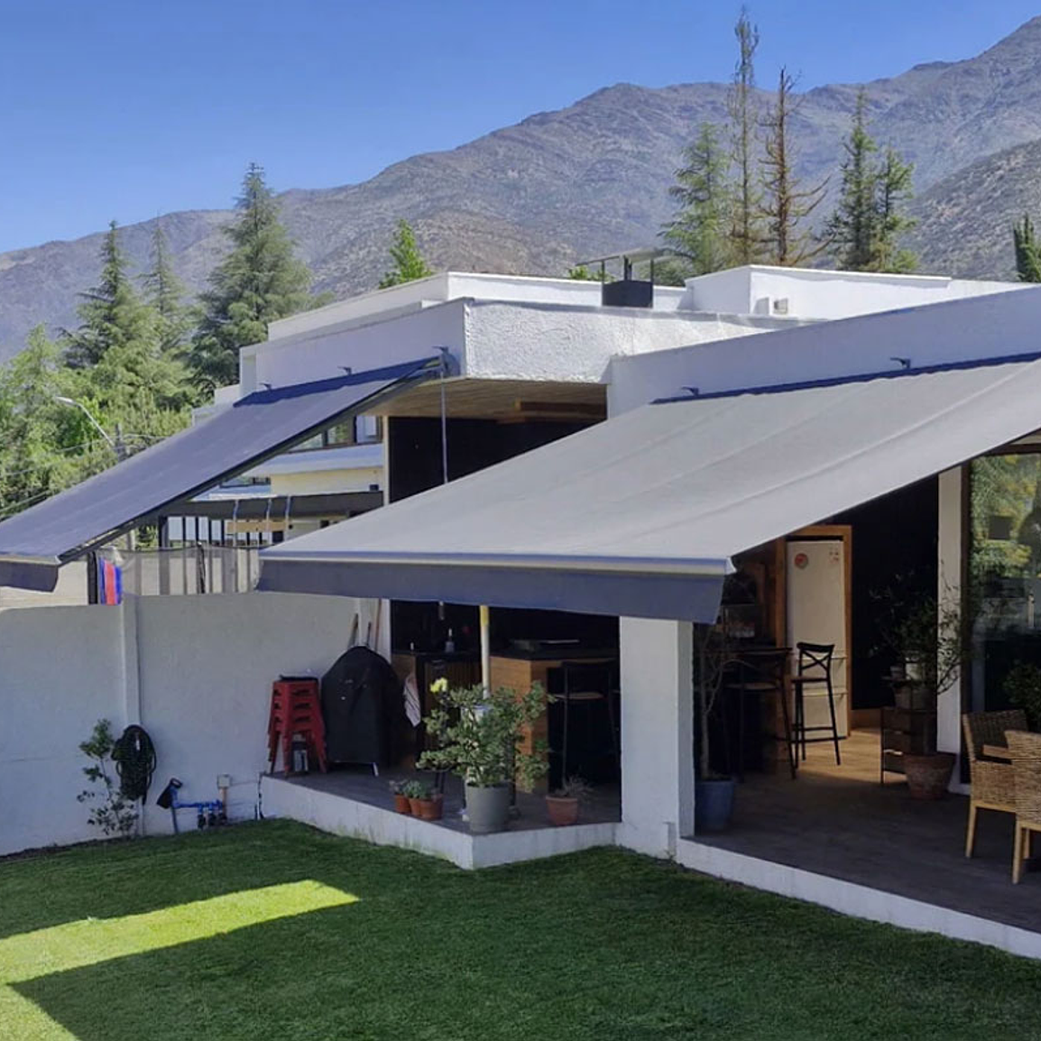 Toldo Retráctil 4X2.50 mt color beige o gris 1