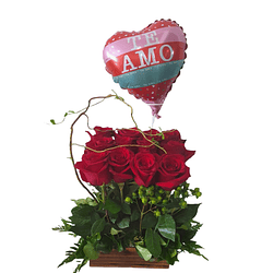  12 Rosas en Base de Madera más Globo Amor | Declaración de Amor