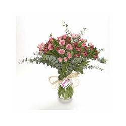 Florero de mini rosas, astromelias y eucaliptus