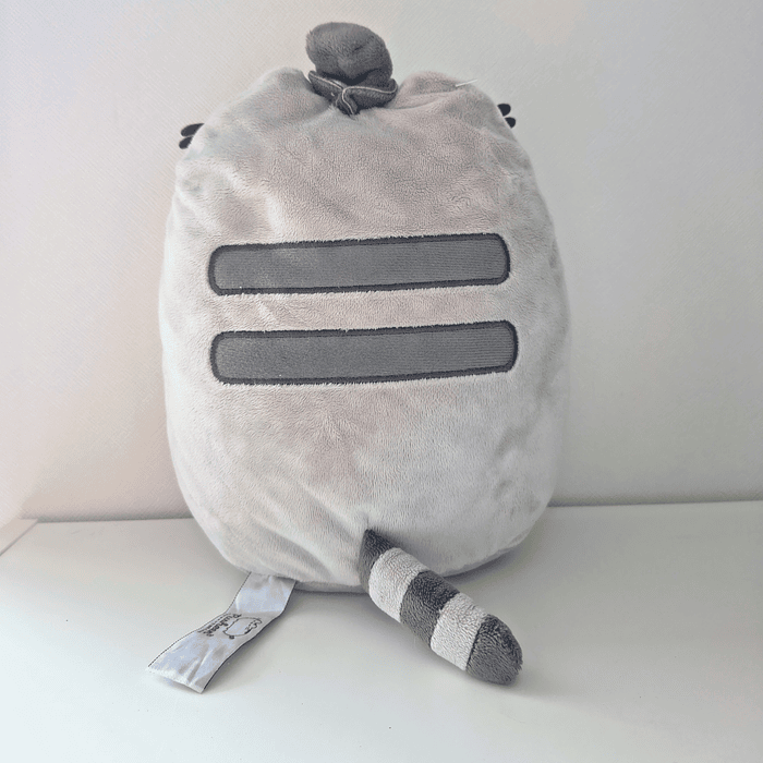 Peluche Pusheen elegante 2
