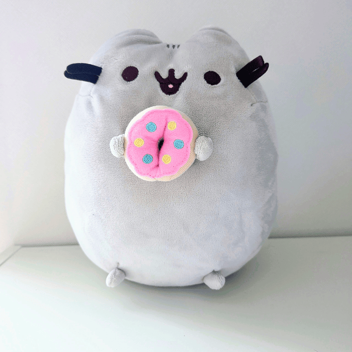 Peluche Pusheen con una donuts  1