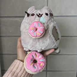 Peluche Pusheen con una donut y con llavero 