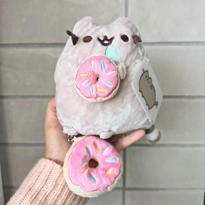 Peluche Pusheen con una donut y con llavero  2