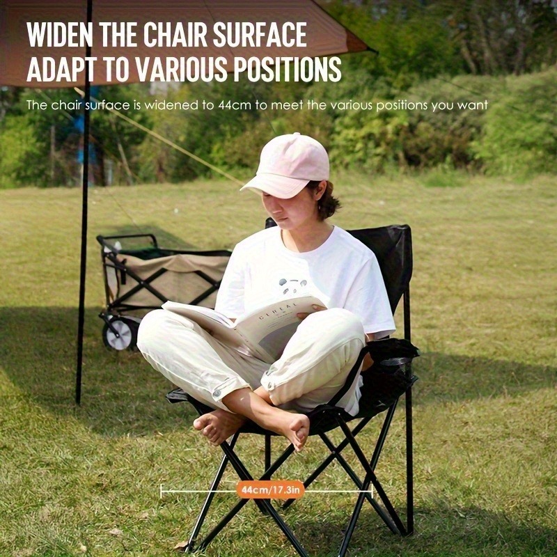 Cadeira dobrável com porta-copos para uso exterior. Esta cadeira portátil para campismo e pesca apresenta braços integrados com porta-copos para fácil acesso a bebidas.