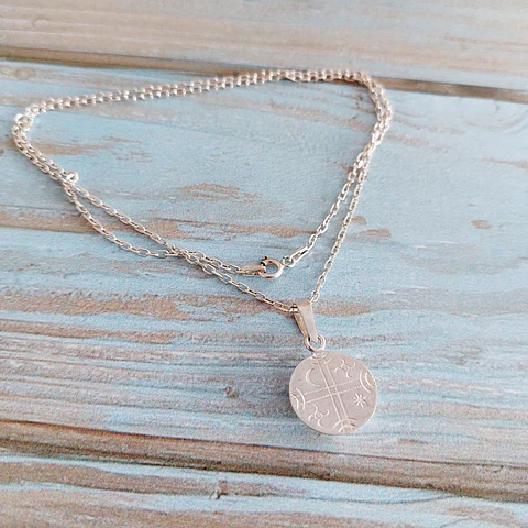 Collar Kultrún Cincelado hecho a mano en plata 950