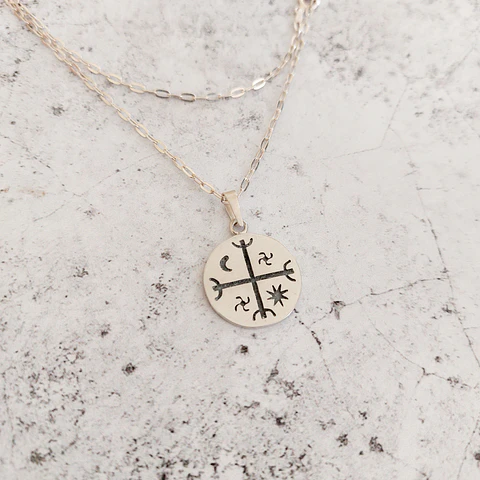 Collar Kultrún envejecido hecho a mano en plata 950