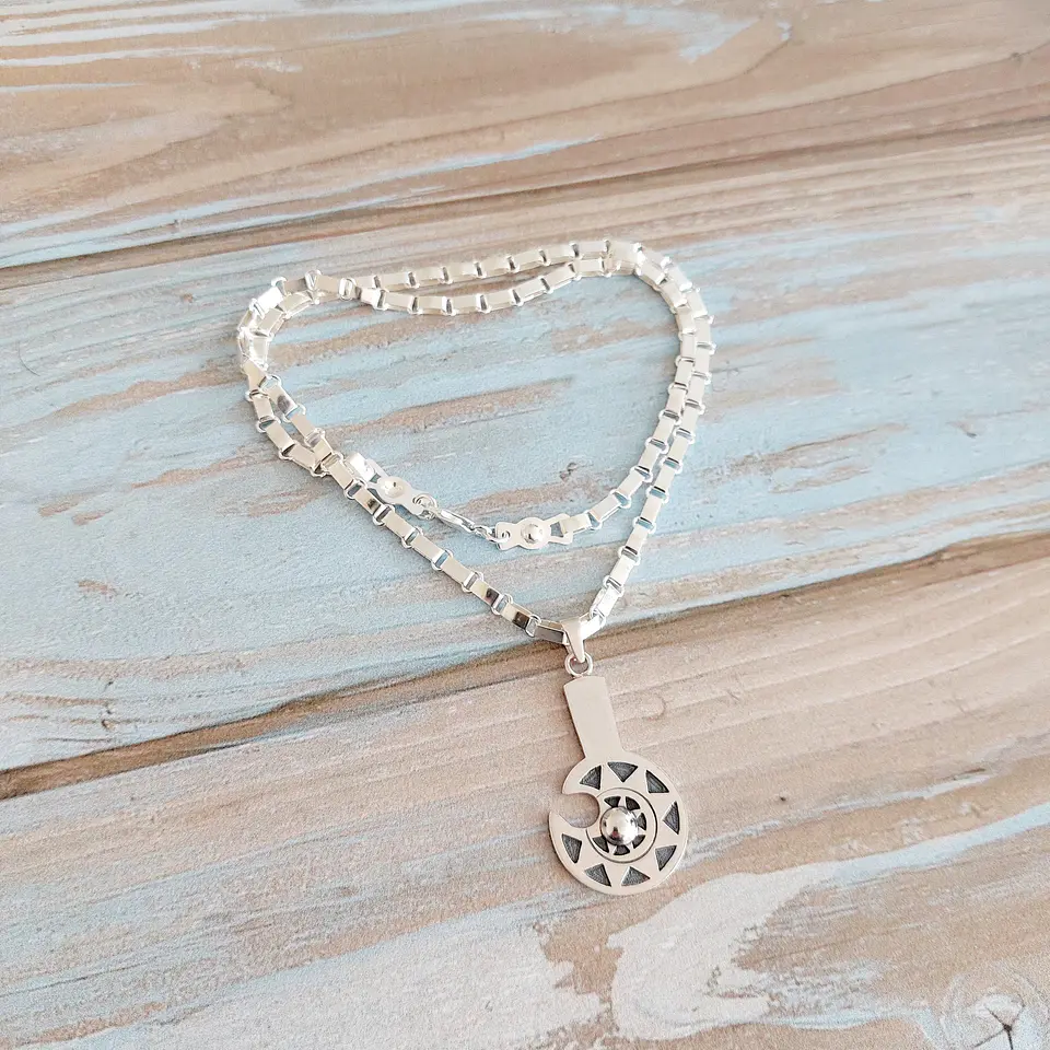 Collar Mapuche Toki Kura envejecido hecho a mano en plata 950 2