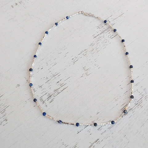 Cadena de Mostacillas cuadradas y Lapislázuli hecho a mano en plata 950