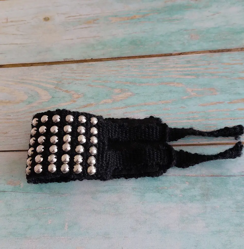 Pulsera Brazalete de lana natural y cúpulas de Plata 3