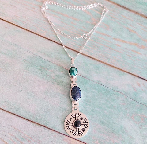 Collar Kultrún de plata 950 - Piedra Turquesa, Lapislázuli y Onix negro.