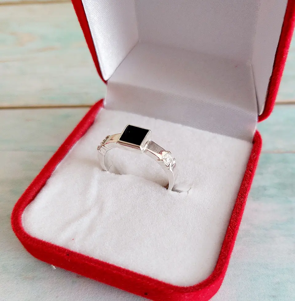 Anillo Onix y Circones Blancos hechos a mano en plata 950 1