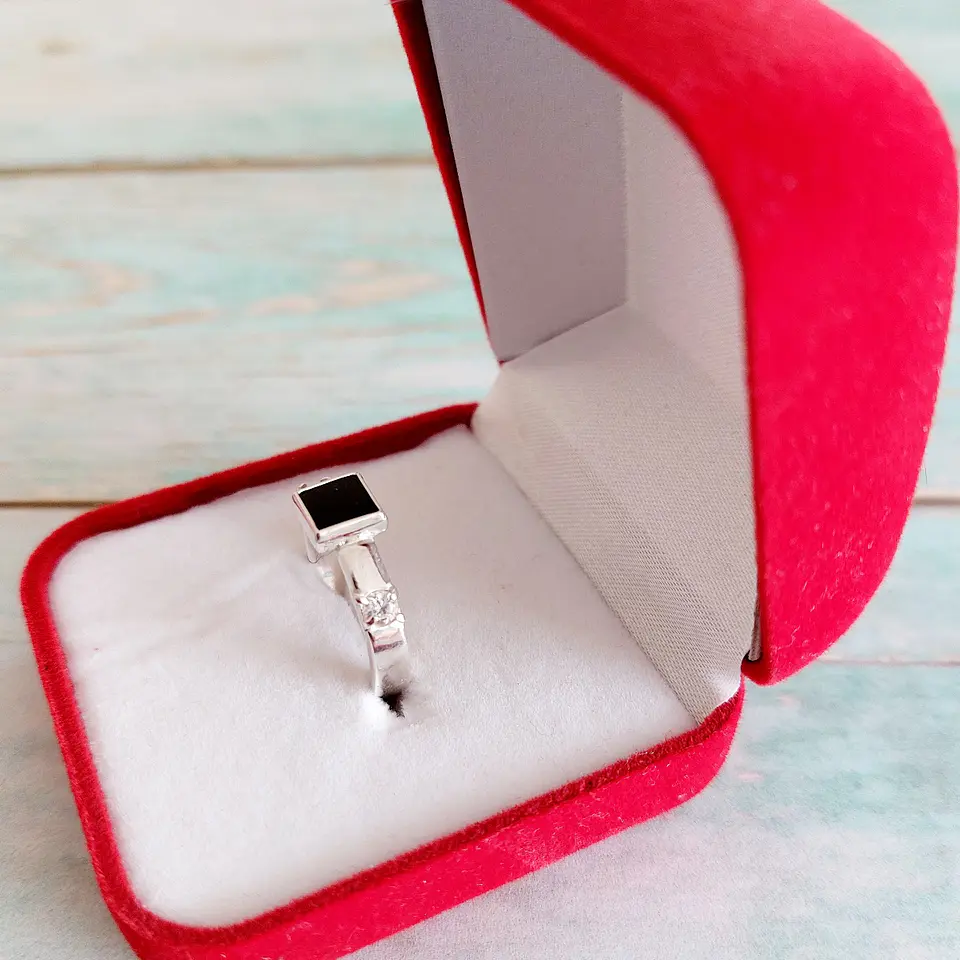 Anillo Onix y Circones Blancos hechos a mano en plata 950 2