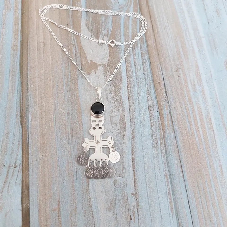 Collar Mapuche segmento Trapelakucha de plata 950 y piedra Onix 2