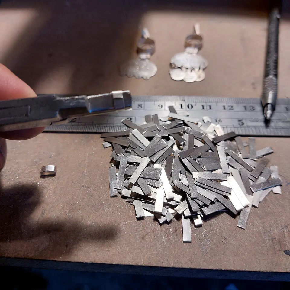 Collar Kultrún con piedra Lapislázuli y cadena Mapuche hecho en plata 950 5