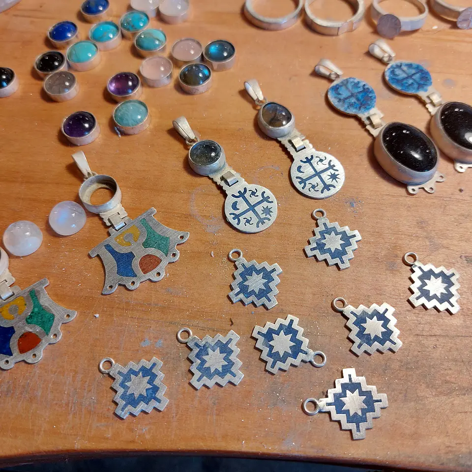 Collar Mapuche Piedra Luna y Pillán hecho a mano en plata 950 3