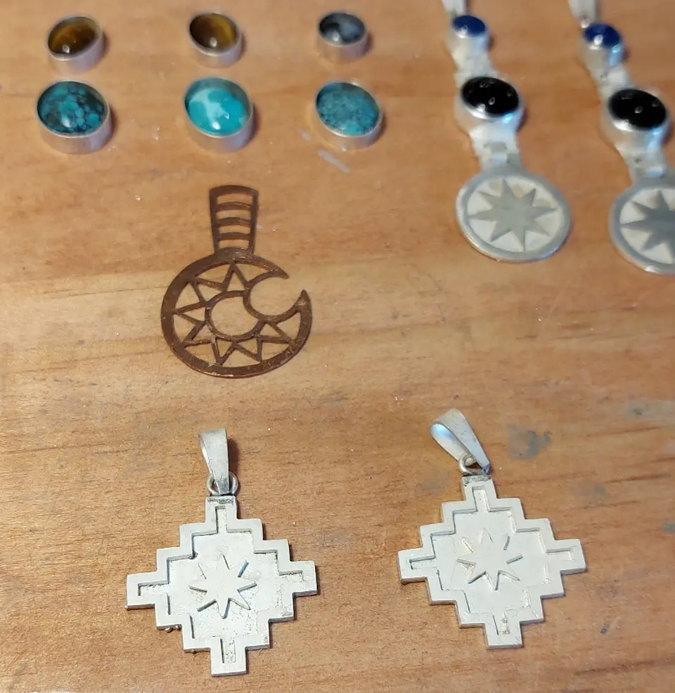 Collar Lucero de la mañana hecho en plata 950 con piedra Lapislázuli y Onix negro 2