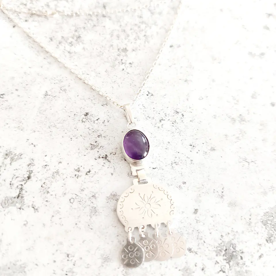 Collar Mapuche hecho en plata 950 con Piedra Amatista 2