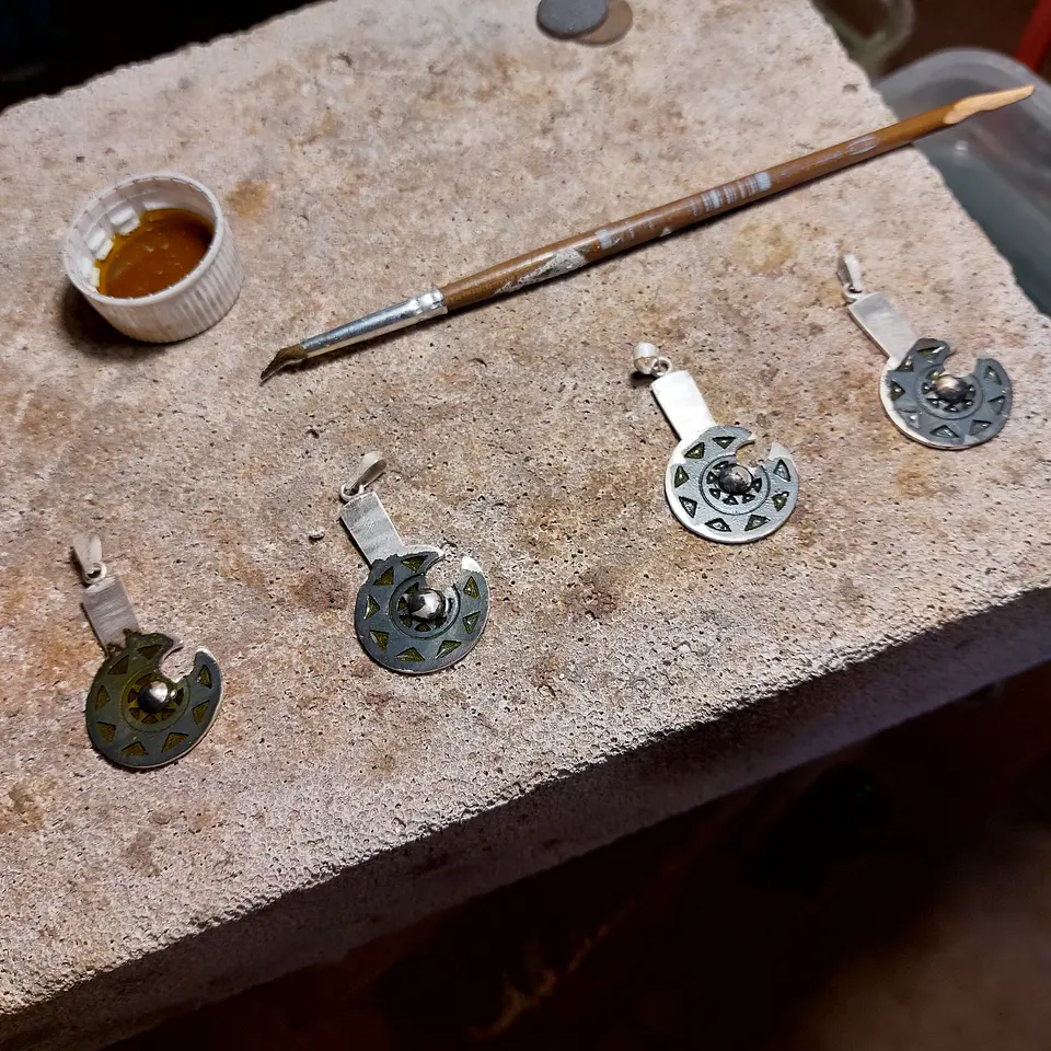 Collar Mapuche Toki Kura envejecido hecho a mano en plata 950 6