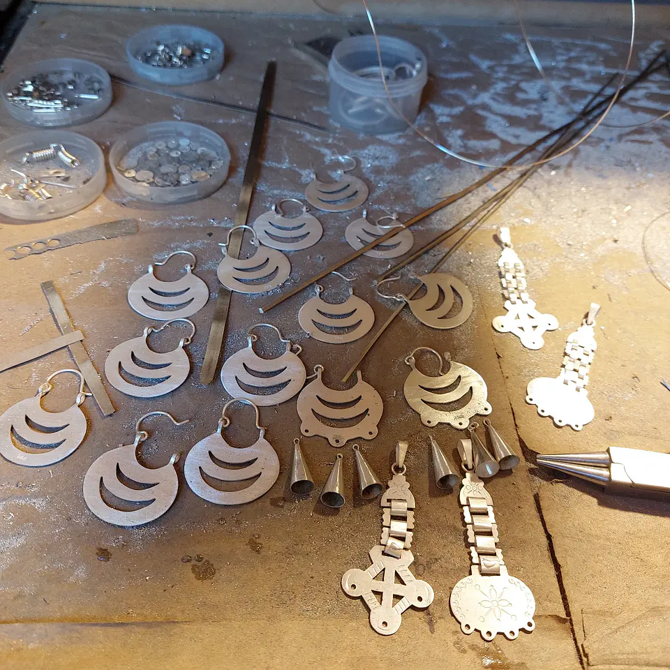 Aros Mapuche tradicionales con conos hechos en plata 950 3
