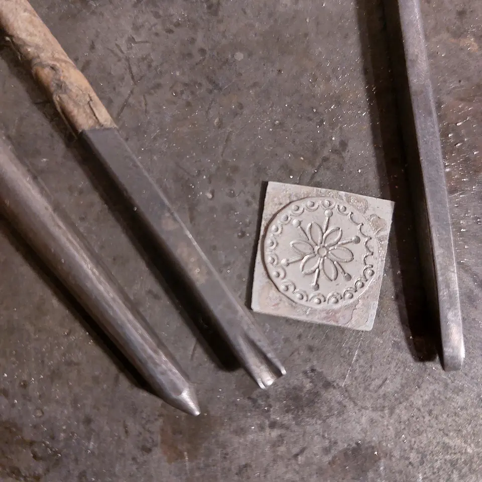Anillo Mapuche Flor del Canelo hecho a mano en plata 950 2