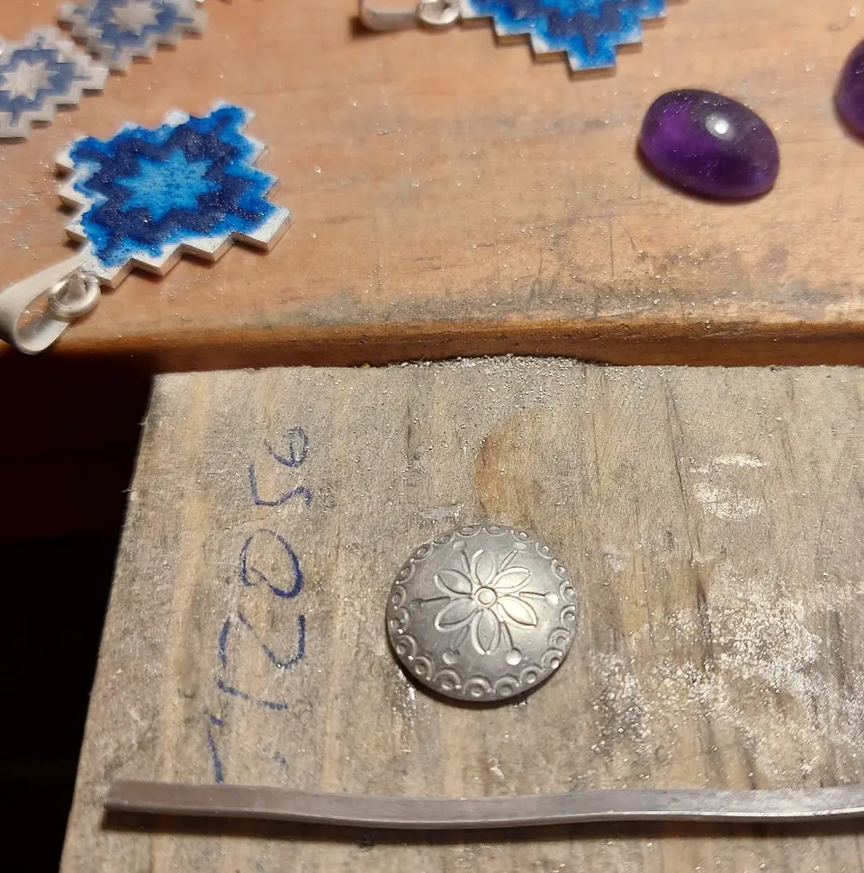 Anillo Mapuche Flor del Canelo hecho a mano en plata 950 3