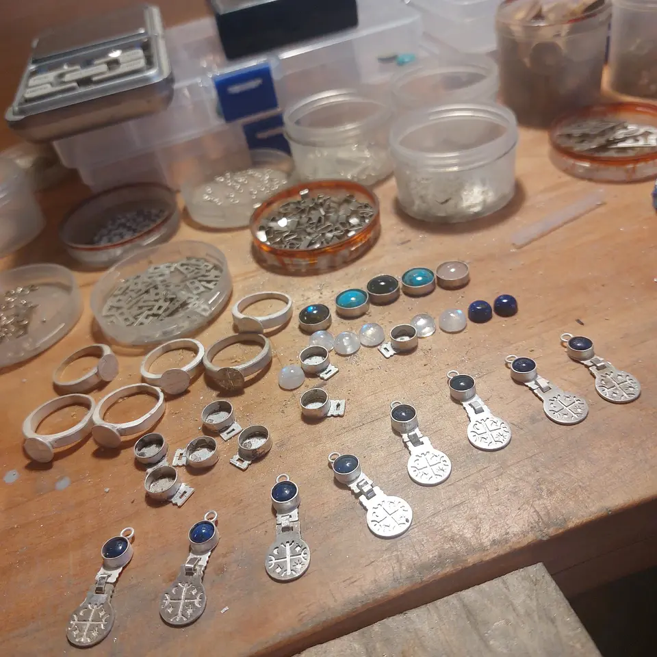 Aros Kultrún con Piedra Luna hechos en plata 950 3