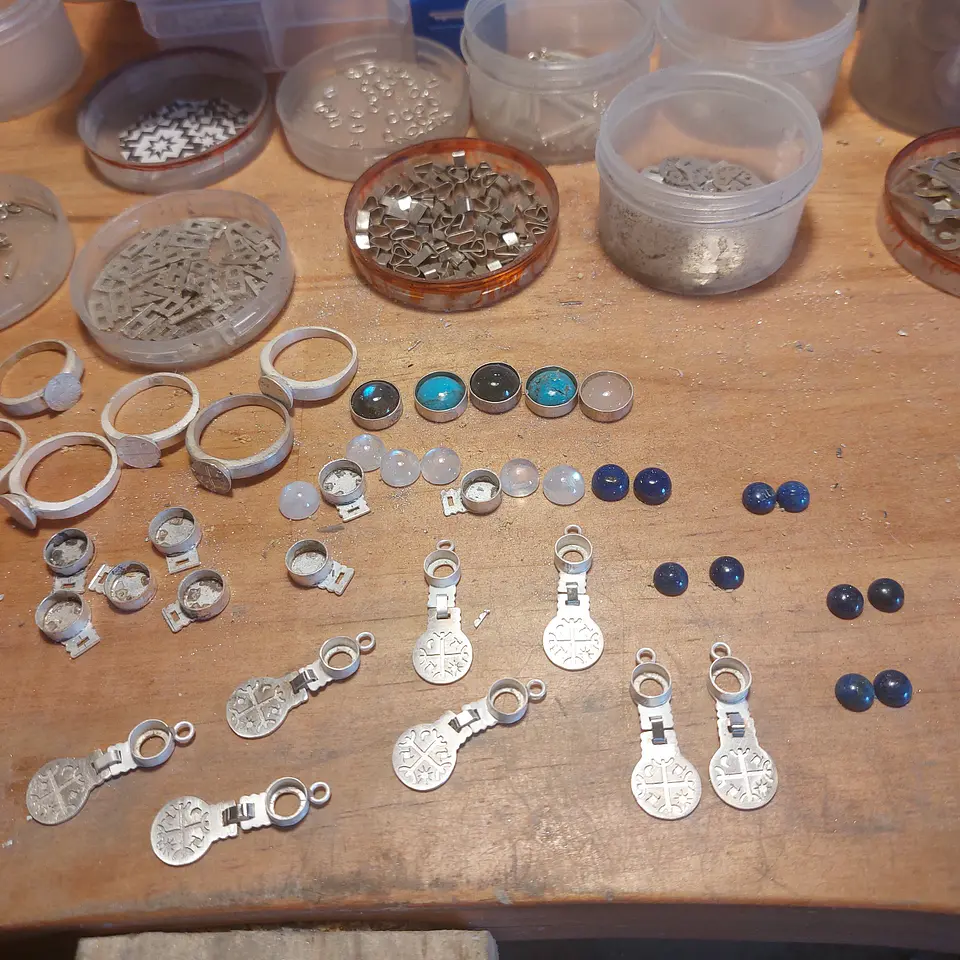 Aros Kultrún con Piedra Luna hechos en plata 950 4